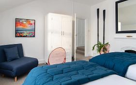 Tranquil Beachfront Beautiful 2-Bed Apartment